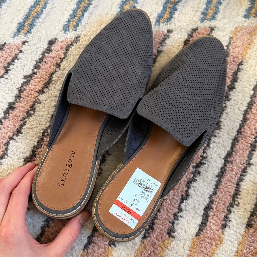 Indigo Women's Perforated grey Flats
